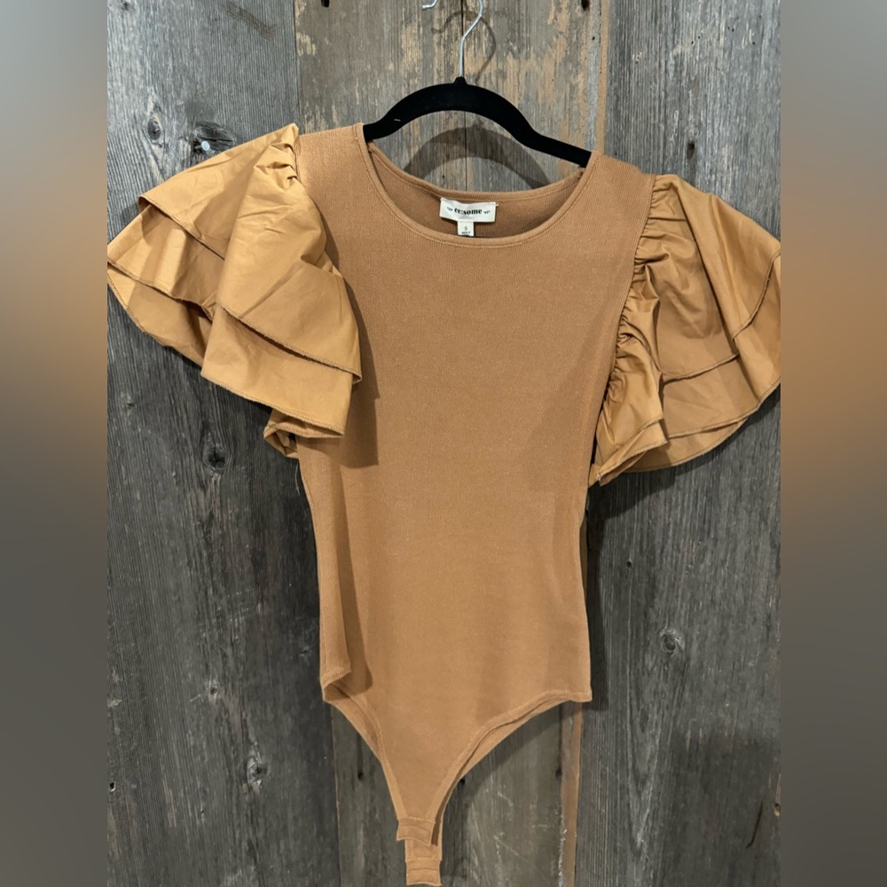 Eesome ruffle bodysuit